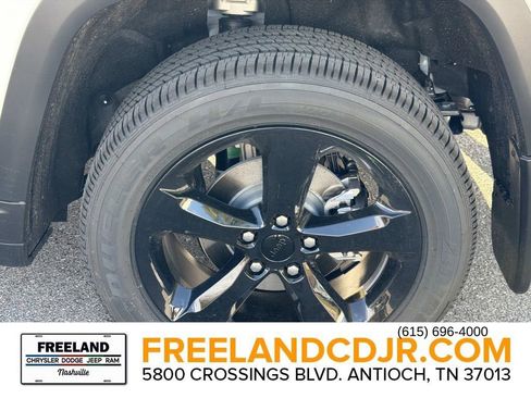 New 2025 Jeep Grand Cherokee image 10