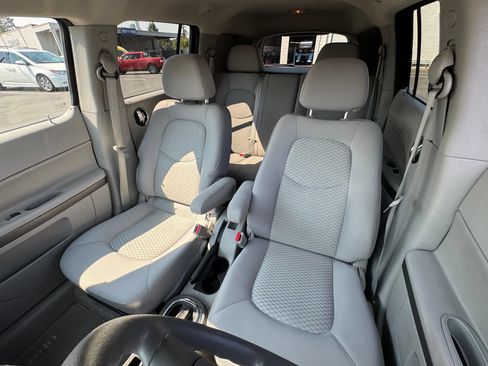 Used 2010 Chevrolet HHR LS FWD image 13