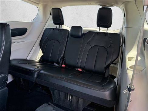 Used 2023 Chrysler Pacifica Touring-L FWD image 24