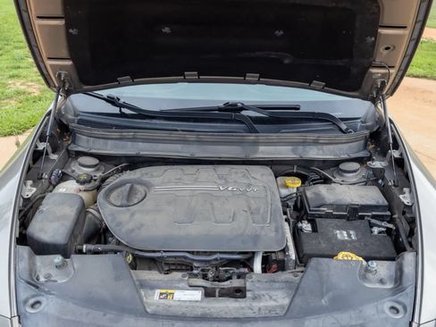 Used 2018 Jeep Cherokee Limited AWD/4WD image 2