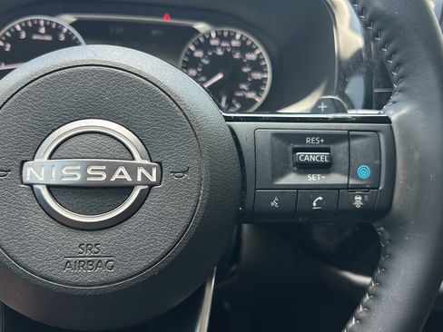 Used 2025 Nissan Pathfinder SL FWD image 30
