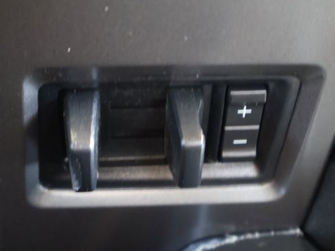 Used 2017 Ford F150 XLT image 36