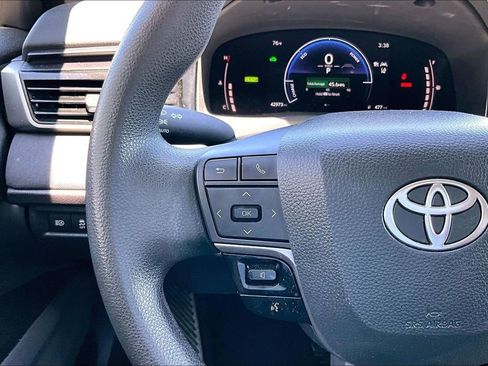 Used 2025 Toyota Camry LE FWD image 11