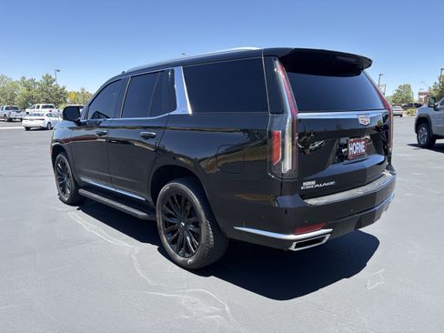Used 2021 Cadillac Escalade Premium Luxury AWD/4WD image 4