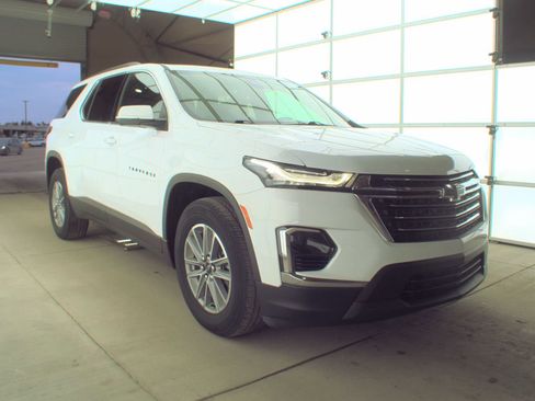 Used 2022 Chevrolet Traverse LT image 5