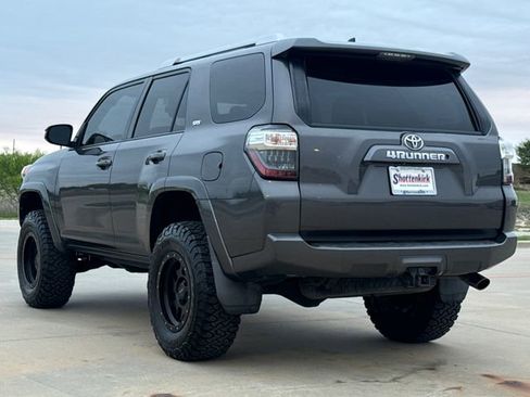 Used 2018 Toyota 4Runner SR5 image 7