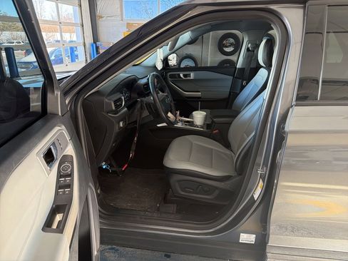 Used 2021 Ford Explorer XLT w/ Equipment Group 202A image 6