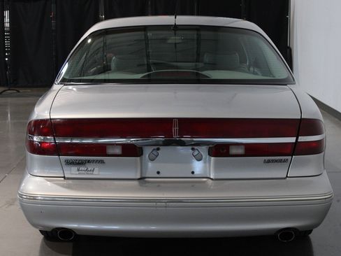 Used 1996 Lincoln Continental image 17