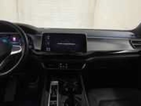 Used 2024 Volkswagen Atlas Cross Sport SE w/ Panoramic Sunroof Package FWD image 10