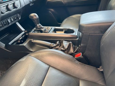 Used 2019 Toyota Tacoma TRD Sport image 26