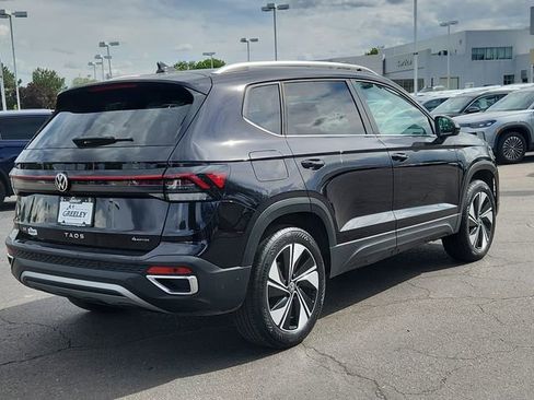 Used 2025 Volkswagen Taos SE AWD/4WD image 3