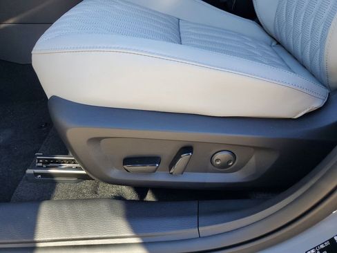 New 2026 Mitsubishi Outlander SEL FWD image 14