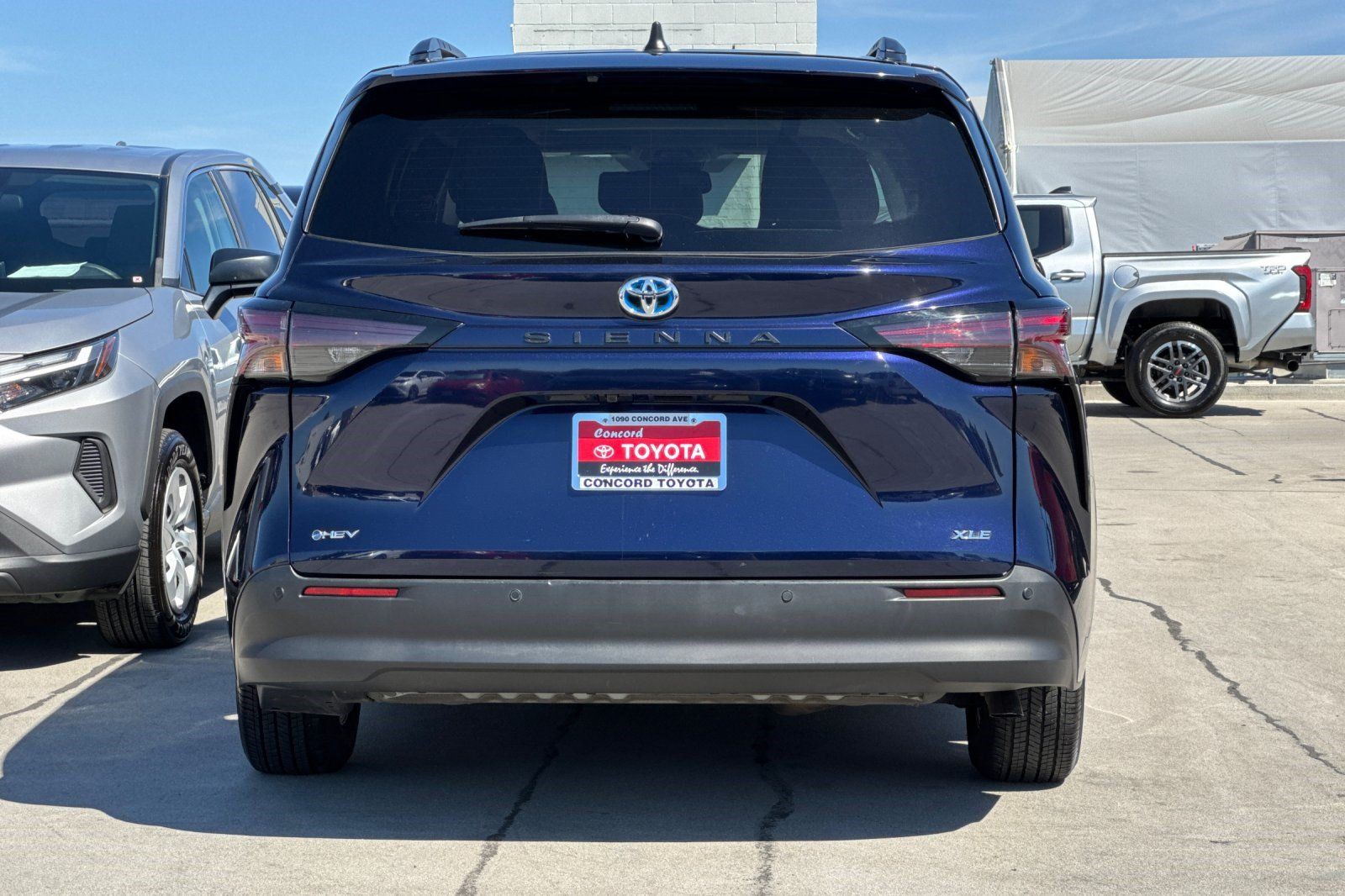 Used 2025 Toyota Sienna XLE FWD image 10