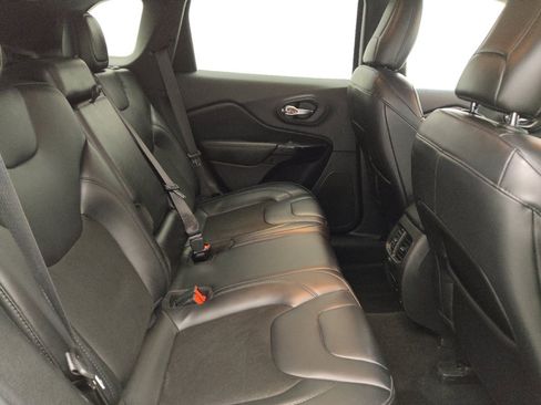 Used 2020 Jeep Cherokee Latitude Plus FWD image 19