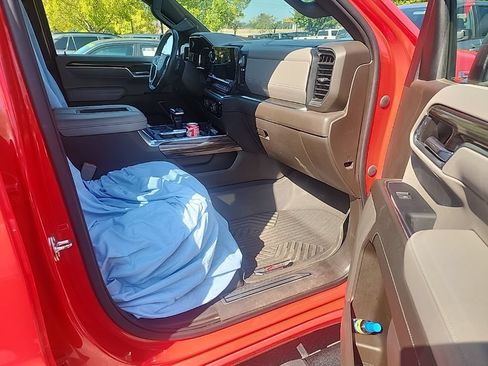Used 2022 Chevrolet Silverado 1500 LT AWD/4WD image 12