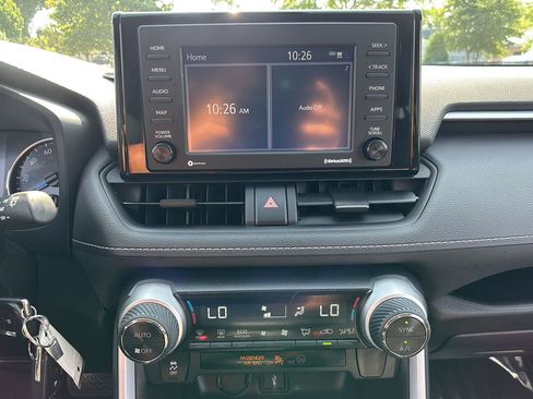 Used 2021 Toyota RAV4 LE AWD/4WD image 28