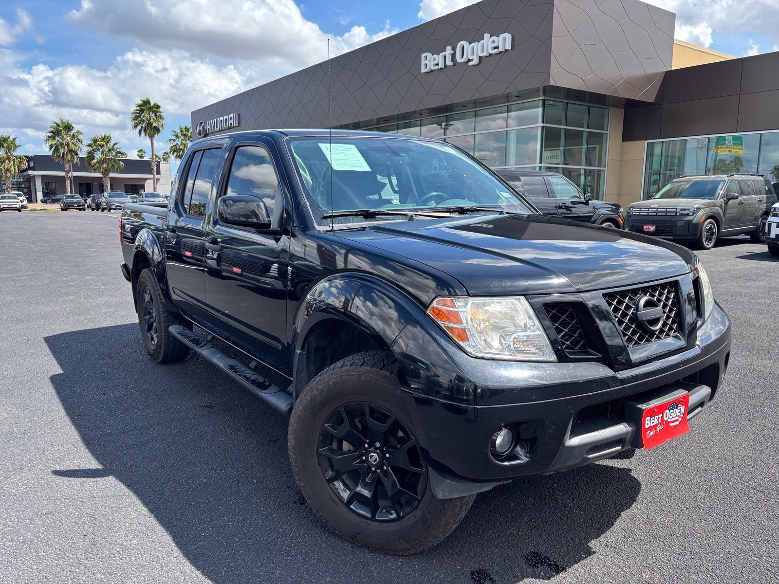 Used 2020 Nissan Frontier SV w/ Midnight Edition Floor Mats RWD image 1