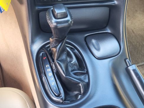 Used 2004 Chevrolet Corvette Convertible w/ Preferred Equipment Group RWD image 24