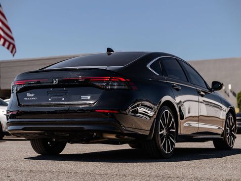 Used 2025 Honda Accord Touring image 7