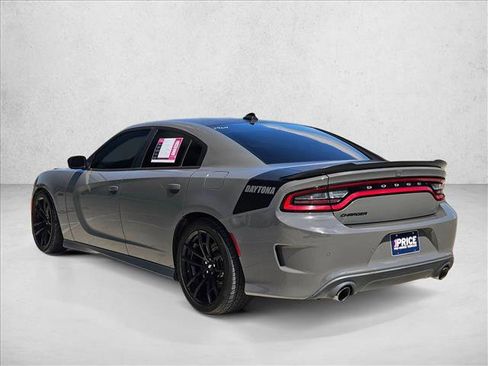 Used 2018 Dodge Charger R/T RWD image 8