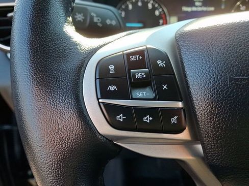 Certified 2022 Ford Explorer XLT w/ Equipment Group 202A image 22