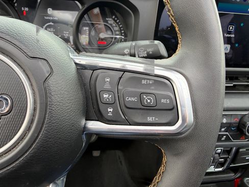 Used 2024 Jeep Wrangler Unlimited Sahara image 34