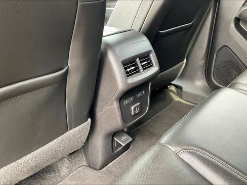 Used 2023 Chevrolet Equinox Premier FWD image 21