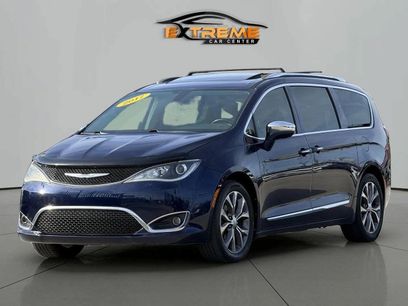 Used 2017 Chrysler Pacifica Limited w/ Tire & Wheel Group