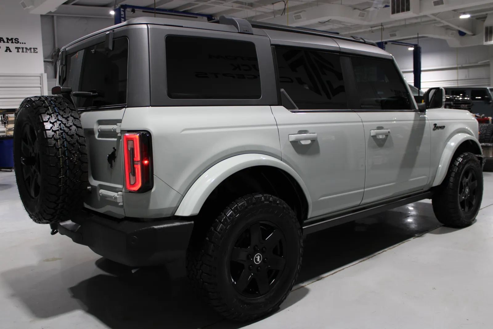 Used 2022 Ford Bronco Outer Banks AWD/4WD image 49