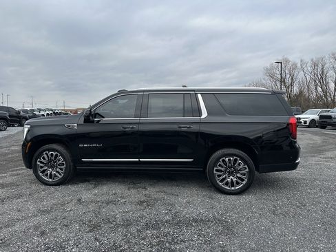 Used 2025 GMC Yukon XL Denali w/ Sun & Power Step Package image 9