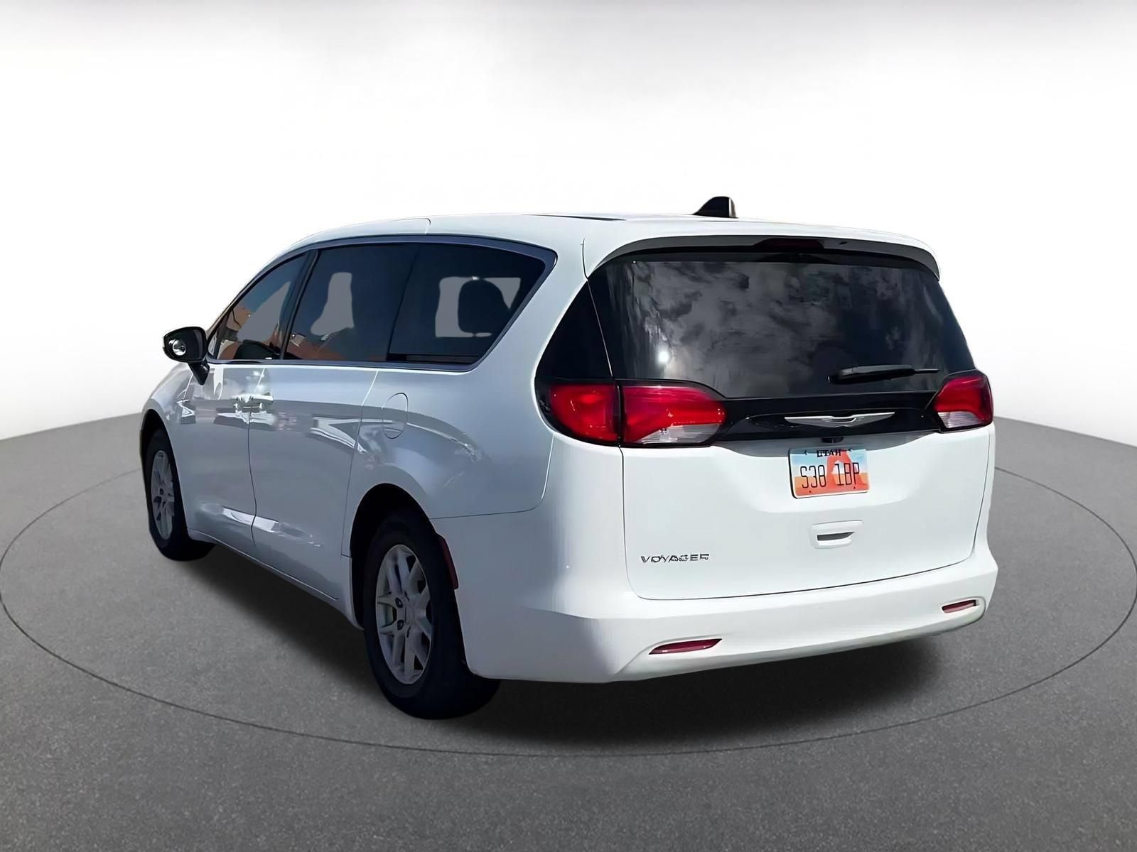 Used 2023 Chrysler Voyager LX FWD image 10