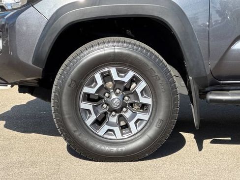 Used 2021 Toyota Tacoma TRD Off-Road w/ Technology Package RWD image 28