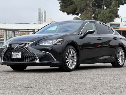 Used 2019 Lexus ES 300h w/ Accessory Package 2 image 8