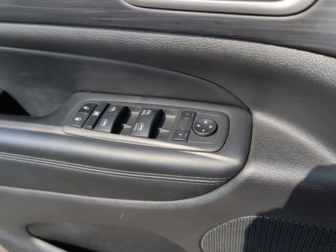Used 2022 Jeep Grand Cherokee Laredo X RWD image 16