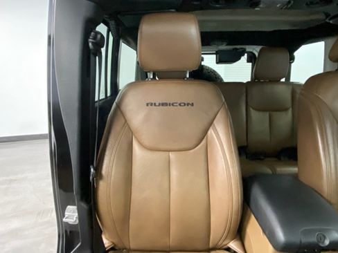 Used 2016 Jeep Wrangler Unlimited Rubicon w/ Connectivity Group AWD/4WD image 24