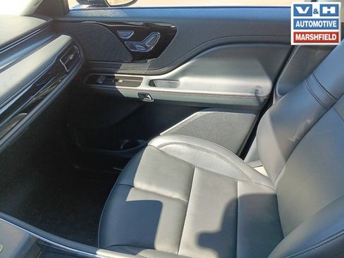 Used 2025 Lincoln Aviator AWD image 13