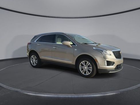 Used 2022 Cadillac XT5 Premium Luxury w/ Technology Package FWD image 2