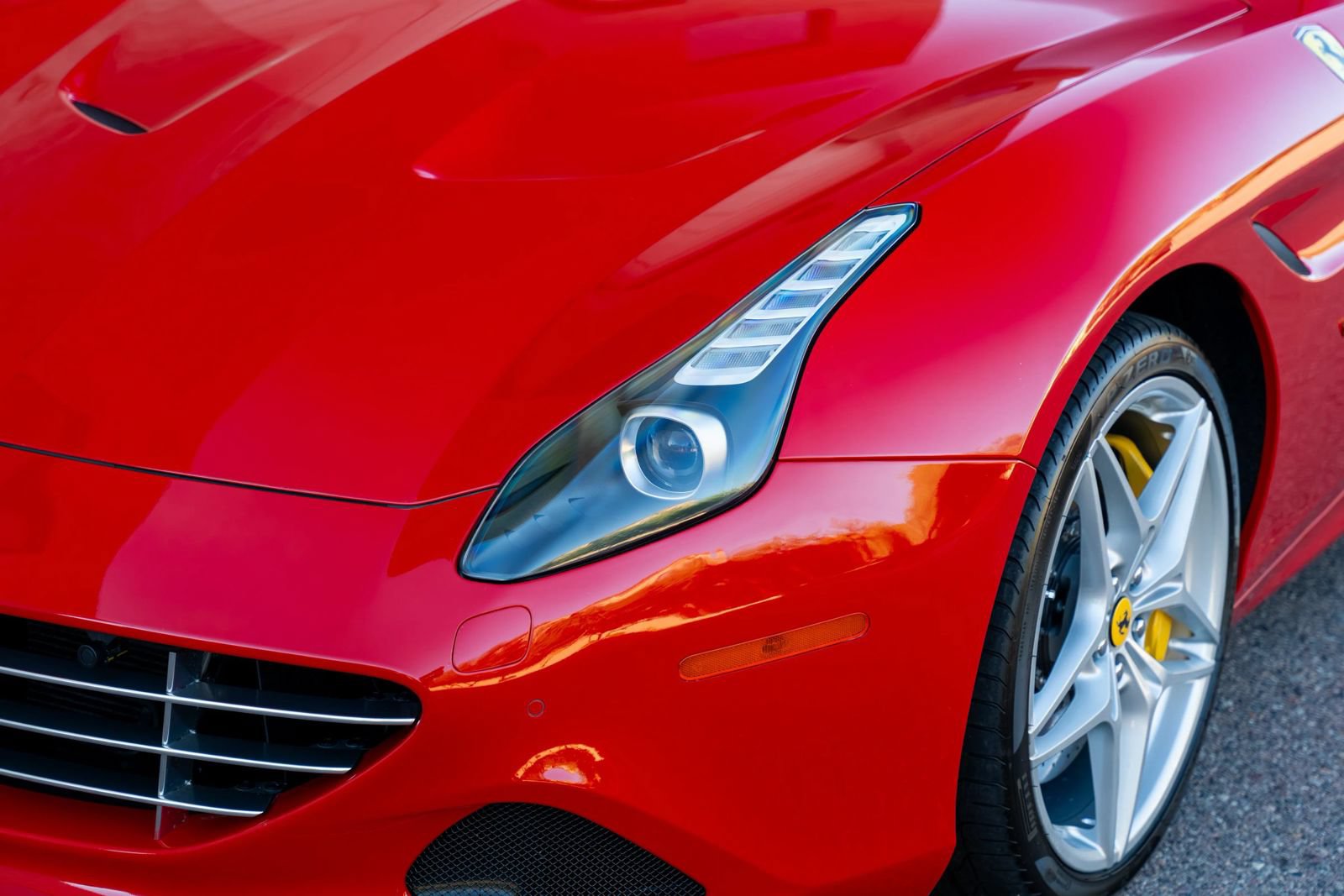 Used 2015 Ferrari California T RWD image 36