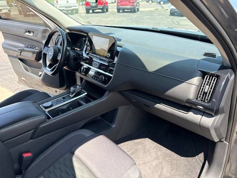 Used 2022 Nissan Pathfinder SV w/ SV Premium Package AWD/4WD image 31