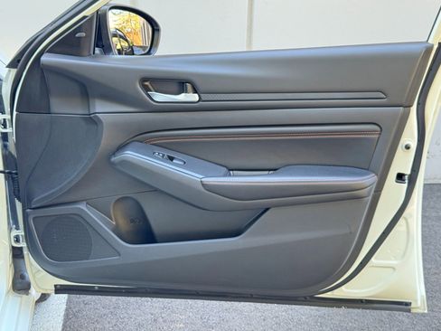 Used 2021 Nissan Altima 2.5 SR w/ SR Premium Package image 34