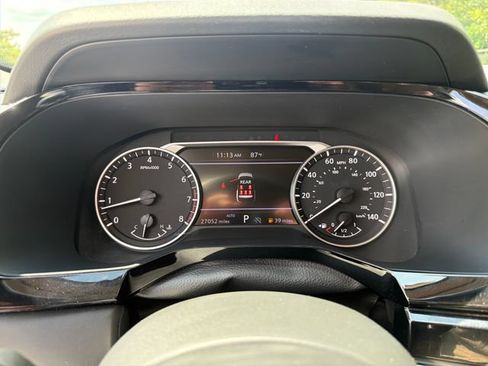 Used 2024 Nissan Pathfinder SV w/ SV Premium Package AWD/4WD image 18