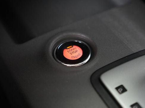 Used 2021 Nissan Frontier SV w/ Midnight Edition Floor Mats image 23