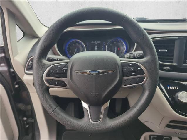 Used 2018 Chrysler Pacifica Touring Plus FWD image 13