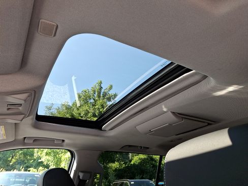 Used 2019 Chevrolet Suburban Premier AWD/4WD image 16