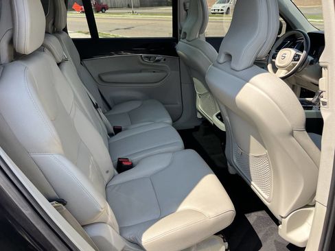 Used 2019 Volvo XC90 T5 Momentum w/ Protection Package Premier image 18