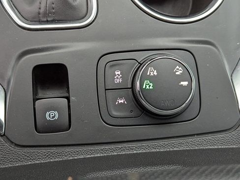 Used 2021 Chevrolet Traverse Premier image 23