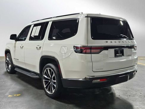 Used 2022 Jeep Wagoneer Series II w/ Premium Group I AWD/4WD image 5