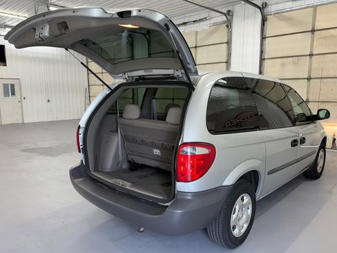 Used 2002 Dodge Caravan SE image 74