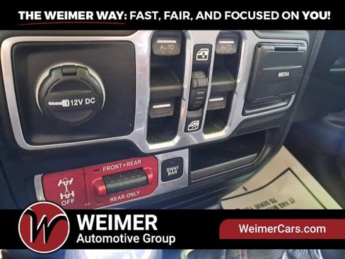 Used 2018 Jeep Wrangler Unlimited Rubicon AWD/4WD image 30