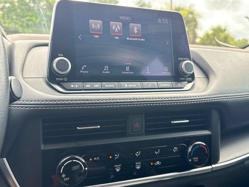 Used 2023 Nissan Rogue S FWD image 14